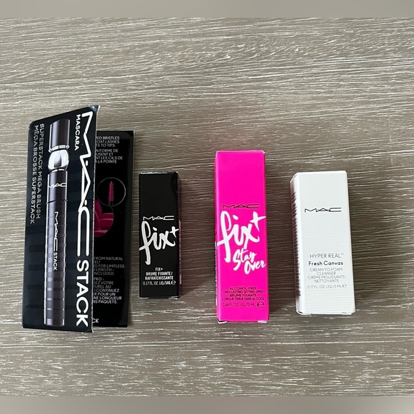 MAC Cosmetics Beauty & Skincare 4 Piece Mini Size - Picture 3 of 12